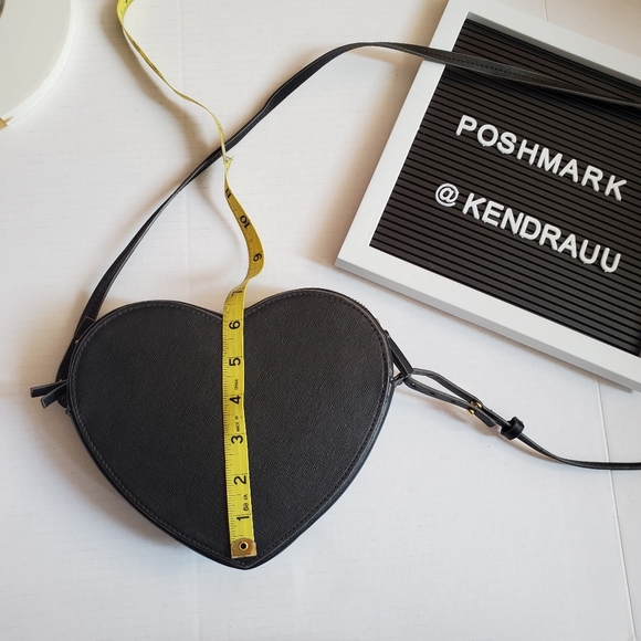 *SOLD* Heart shaped purse 🖤 - Picture 3 of 6